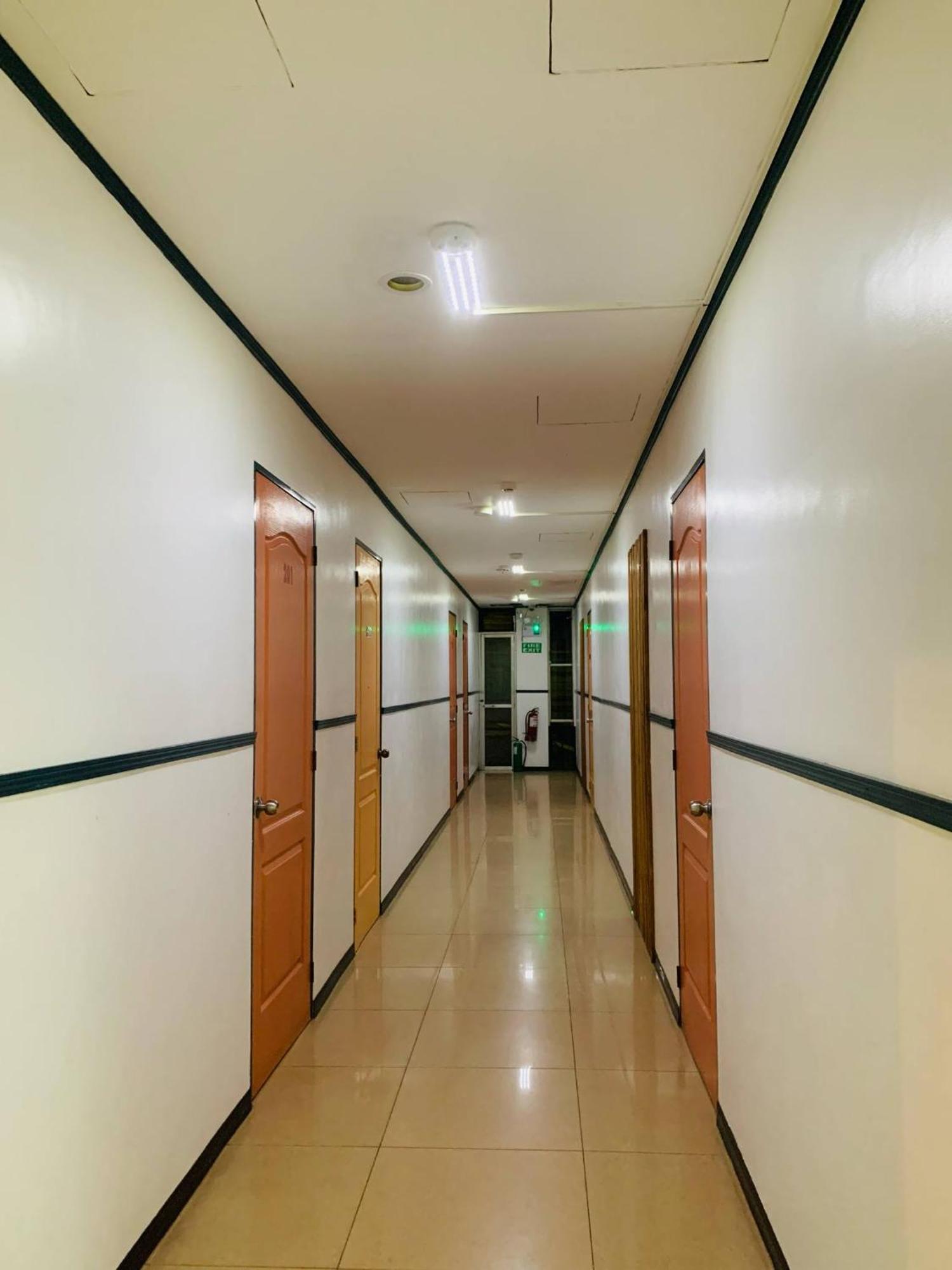 Axis Pension Hotel マクタン エクステリア 写真